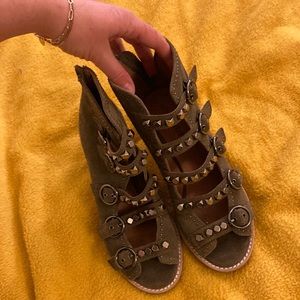 Women’s size 8 Jeffrey Cambell